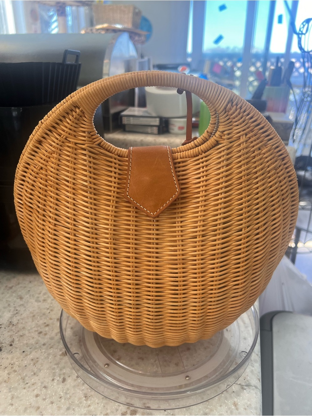 ☀️ MINT NWT J.McLaughlin “Victoria” Circular Wicker Handbag ☀️